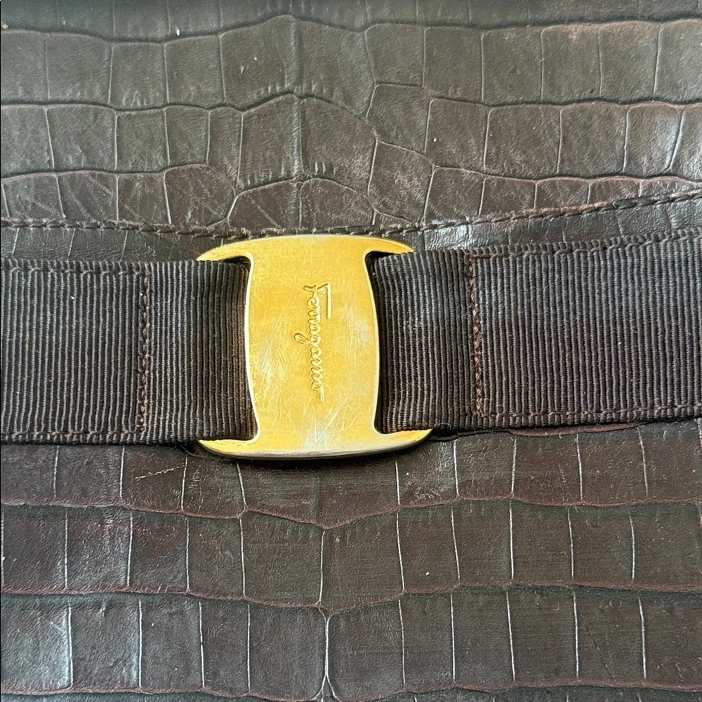 Salvatore Ferragamo Vara Brown Embossed Leather Designer Shoulder/ Crossbody Bag - Picture 4 of 16